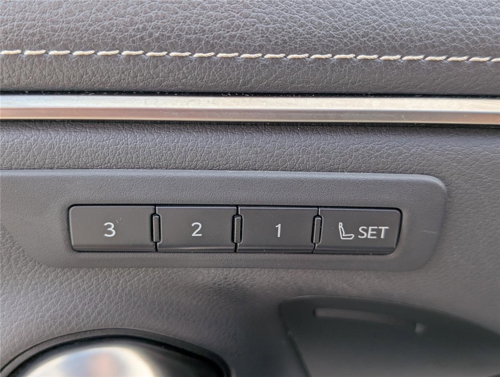 Used 2019 Lexus ES 350 Ultra Luxury w/ Accessory Package image 20