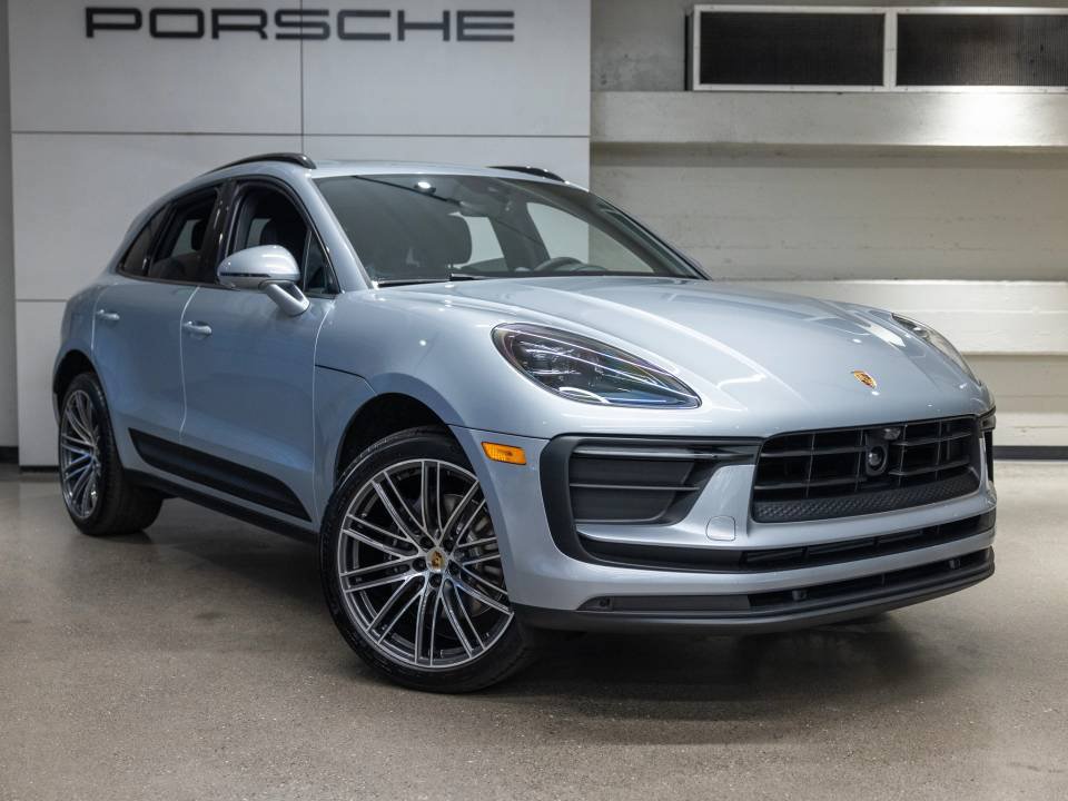 Certified 2026 Porsche Macan AWD/4WD image 9