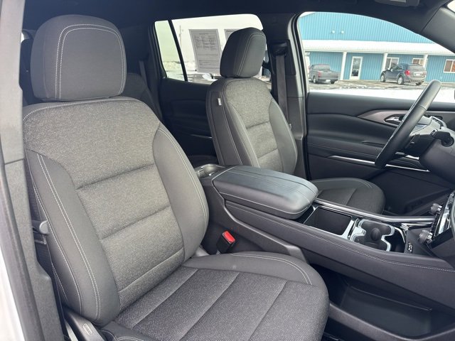 Used 2025 Chevrolet Traverse LT image 24