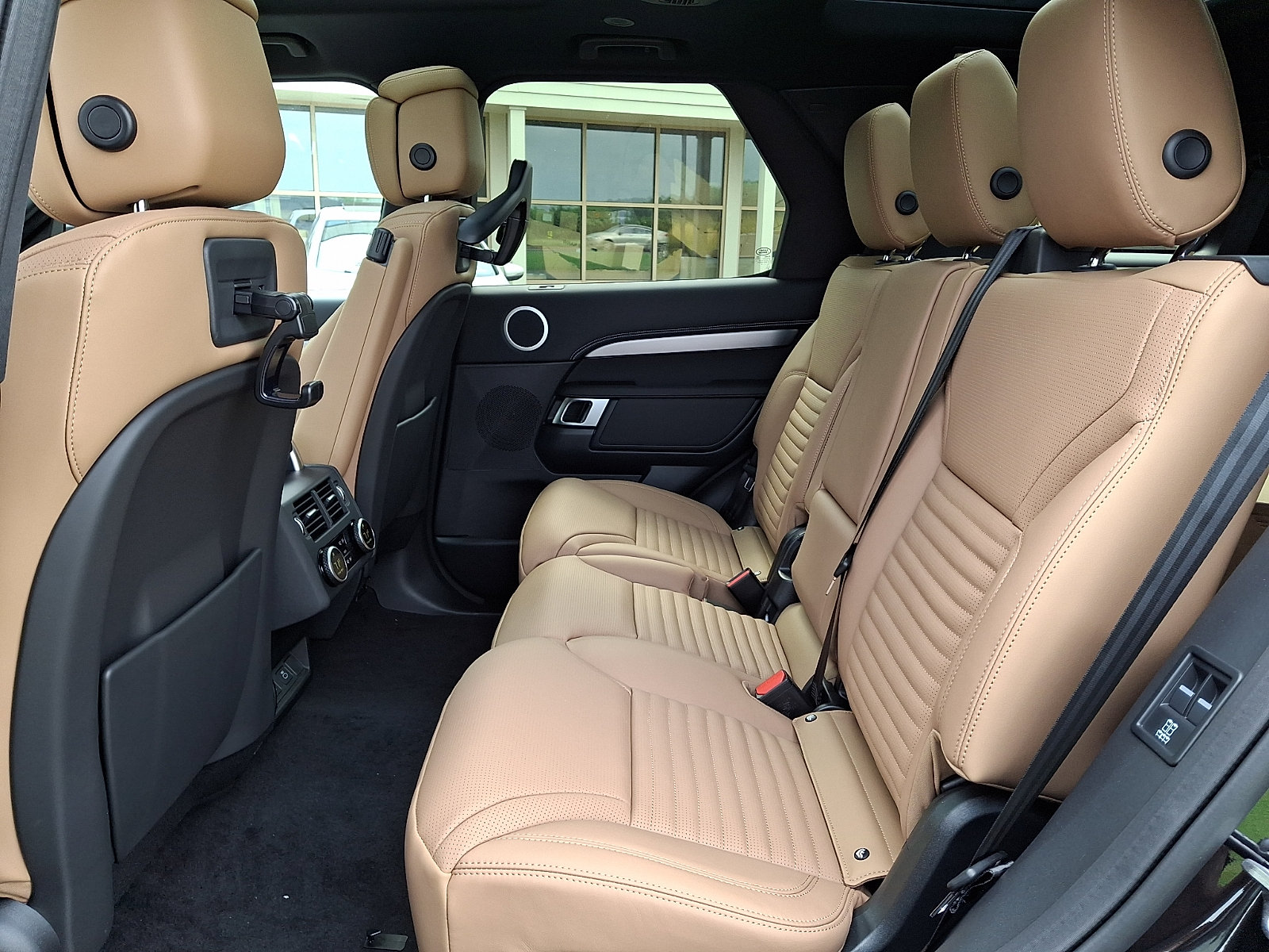 New 2026 Land Rover Discovery Limited Edition AWD/4WD image 10