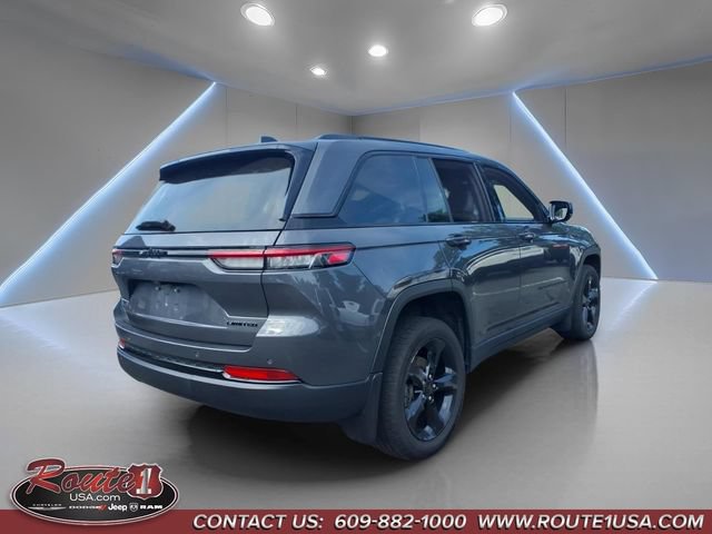 Used 2024 Jeep Grand Cherokee Limited w/ Black Appearance Package AWD/4WD image 2