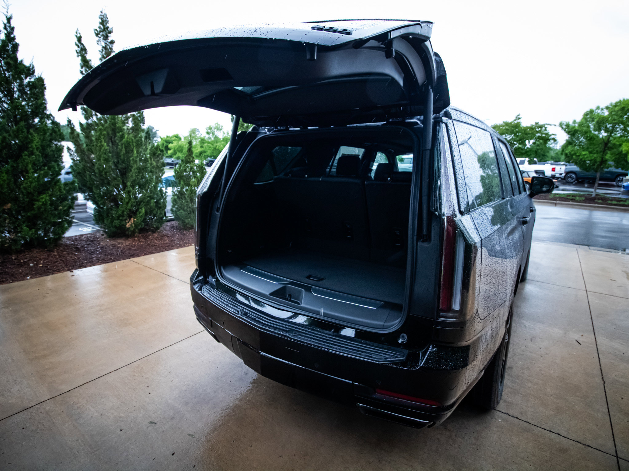 Used 2026 Cadillac Escalade Sport w/ LPO, ONYX Package AWD/4WD image 33