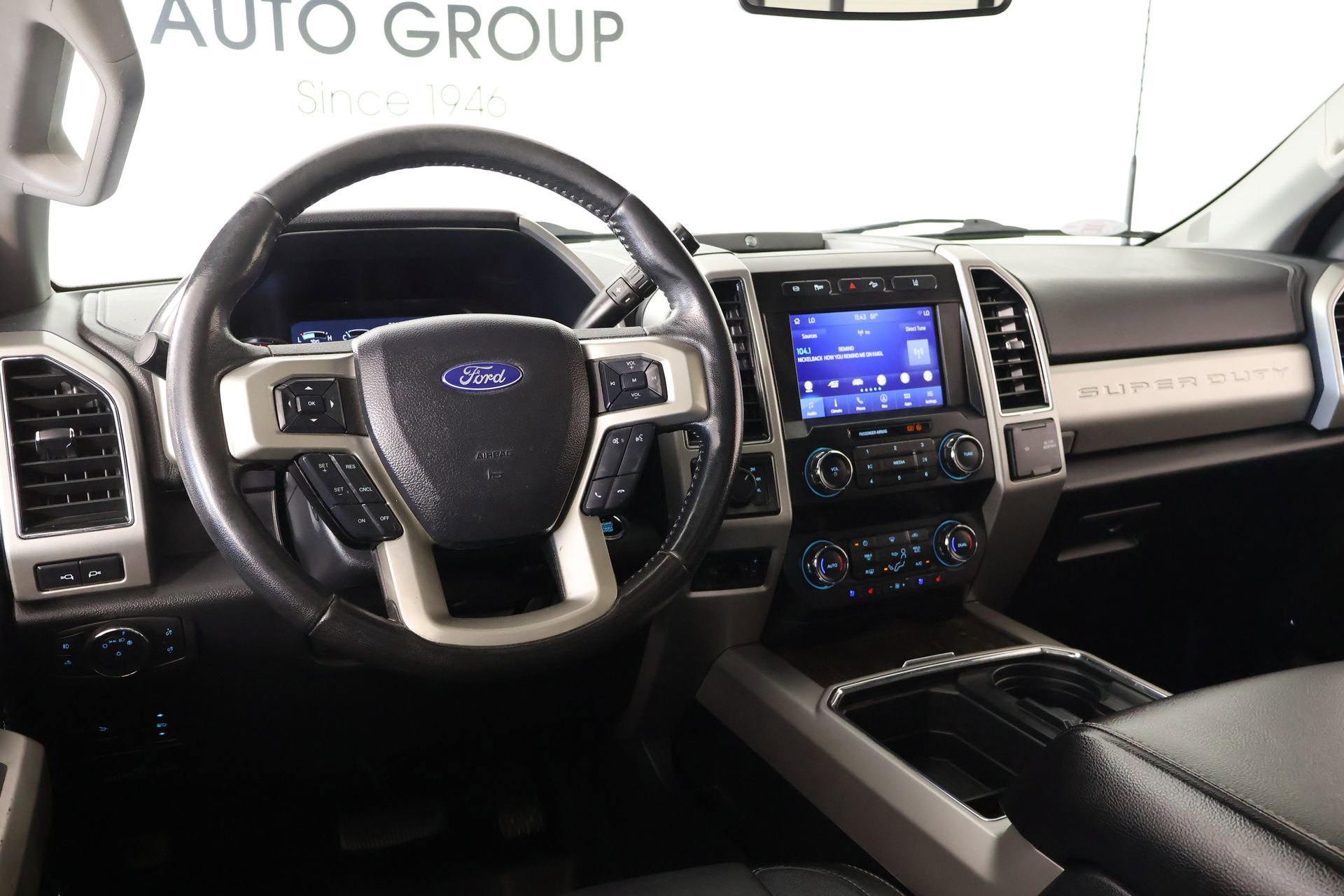 Used 2020 Ford F350 Lariat image 2