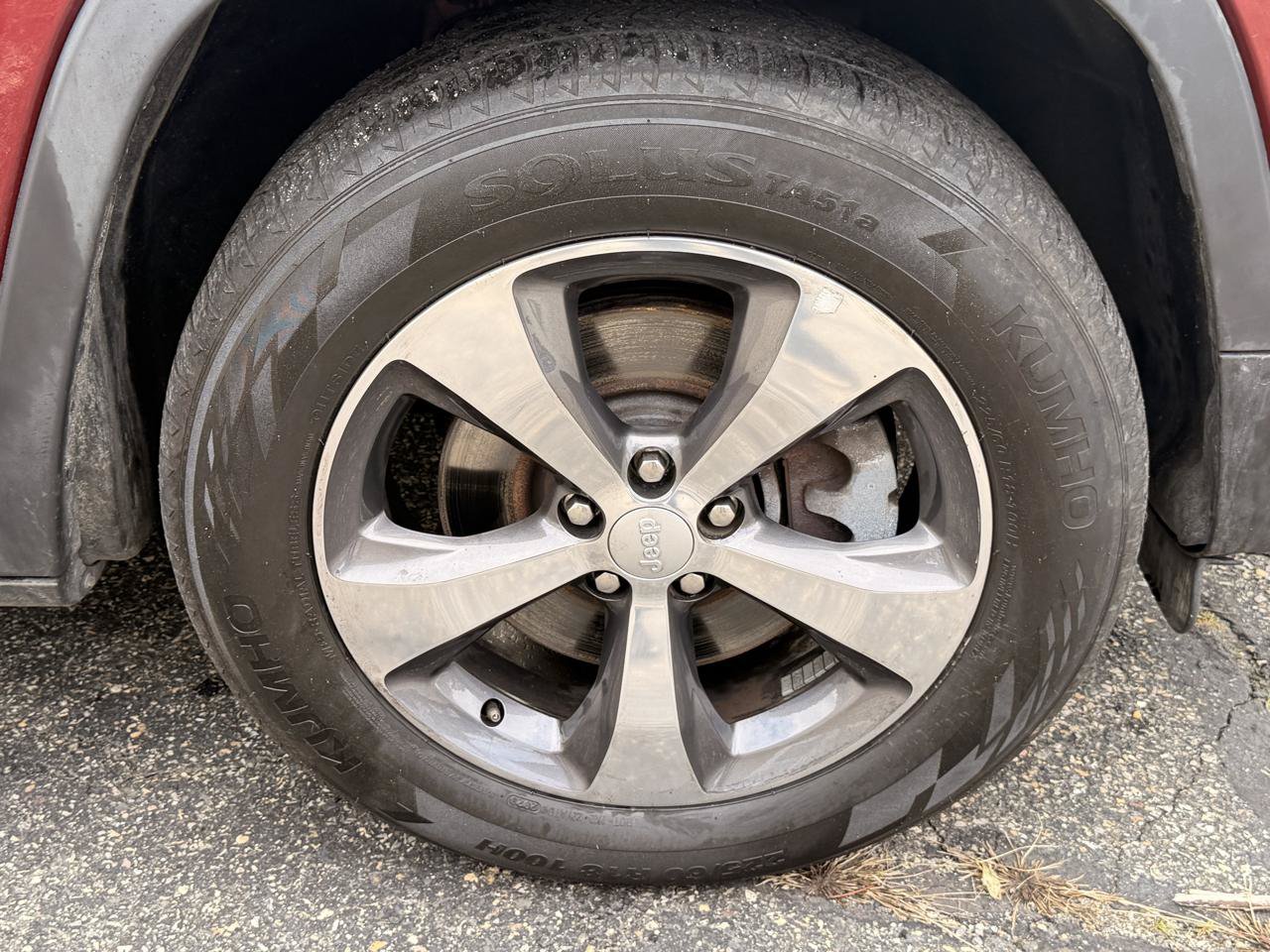Used 2019 Jeep Cherokee Limited AWD/4WD image 14