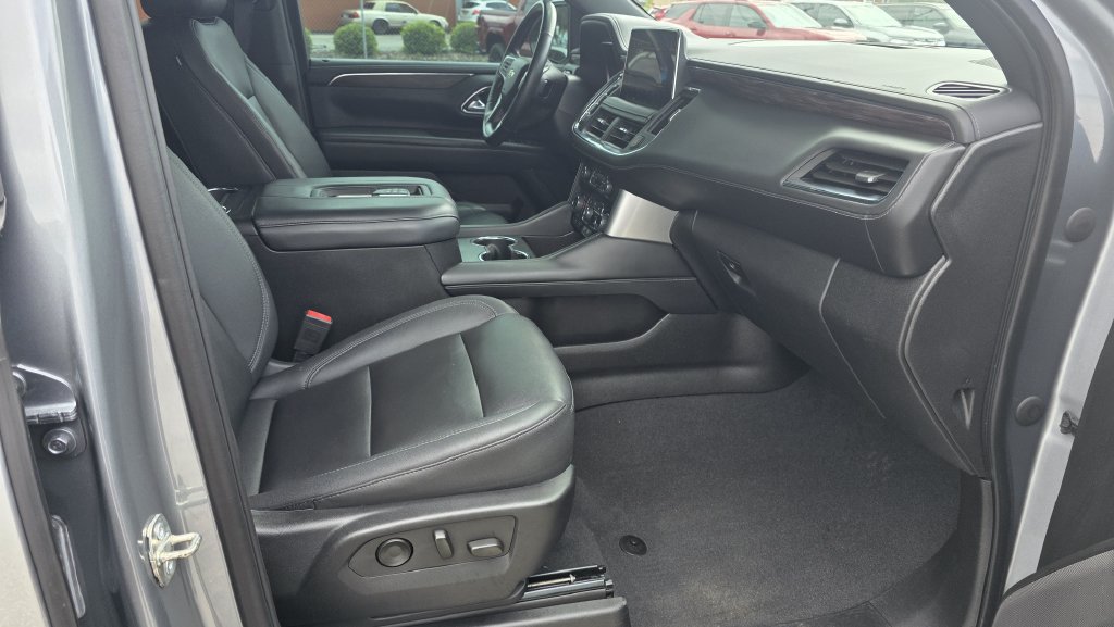 Used 2023 Chevrolet Tahoe LT w/ Luxury Package AWD/4WD image 6