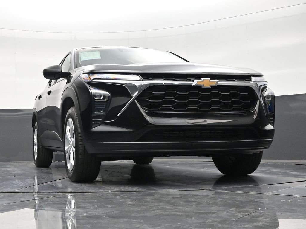 Used 2025 Chevrolet Trax LS FWD image 27
