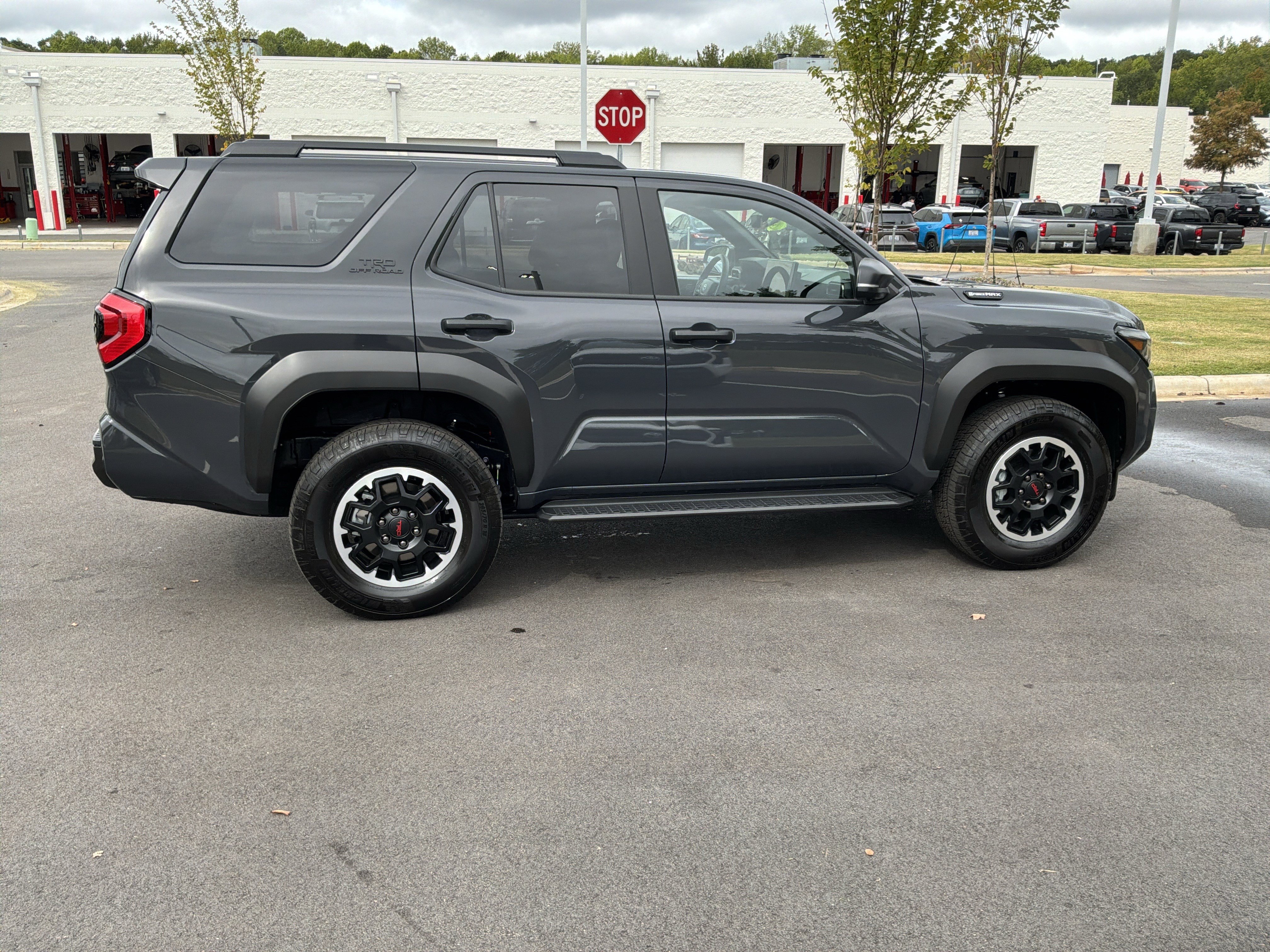 Used 2025 Toyota 4Runner TRD Off-Road Premium AWD/4WD image 11