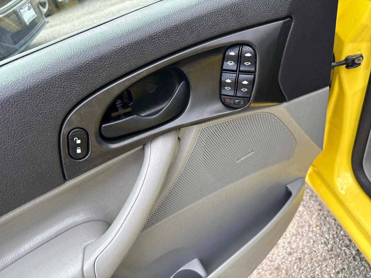 Used 2005 Ford Focus S FWD image 12