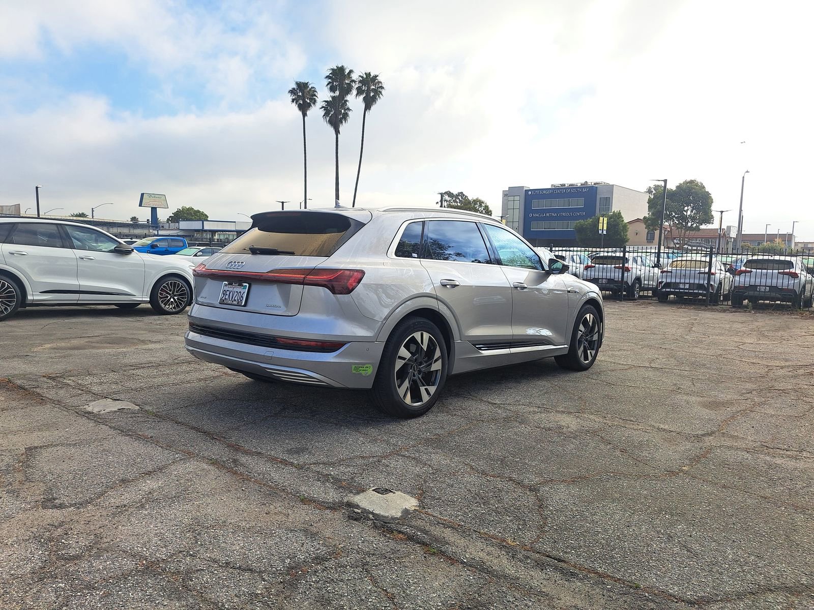 Certified 2023 Audi e-tron Premium Plus w/ Premium Plus Package AWD/4WD image 3