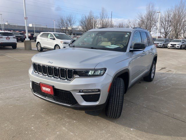 Certified 2022 Jeep Grand Cherokee Limited image 3