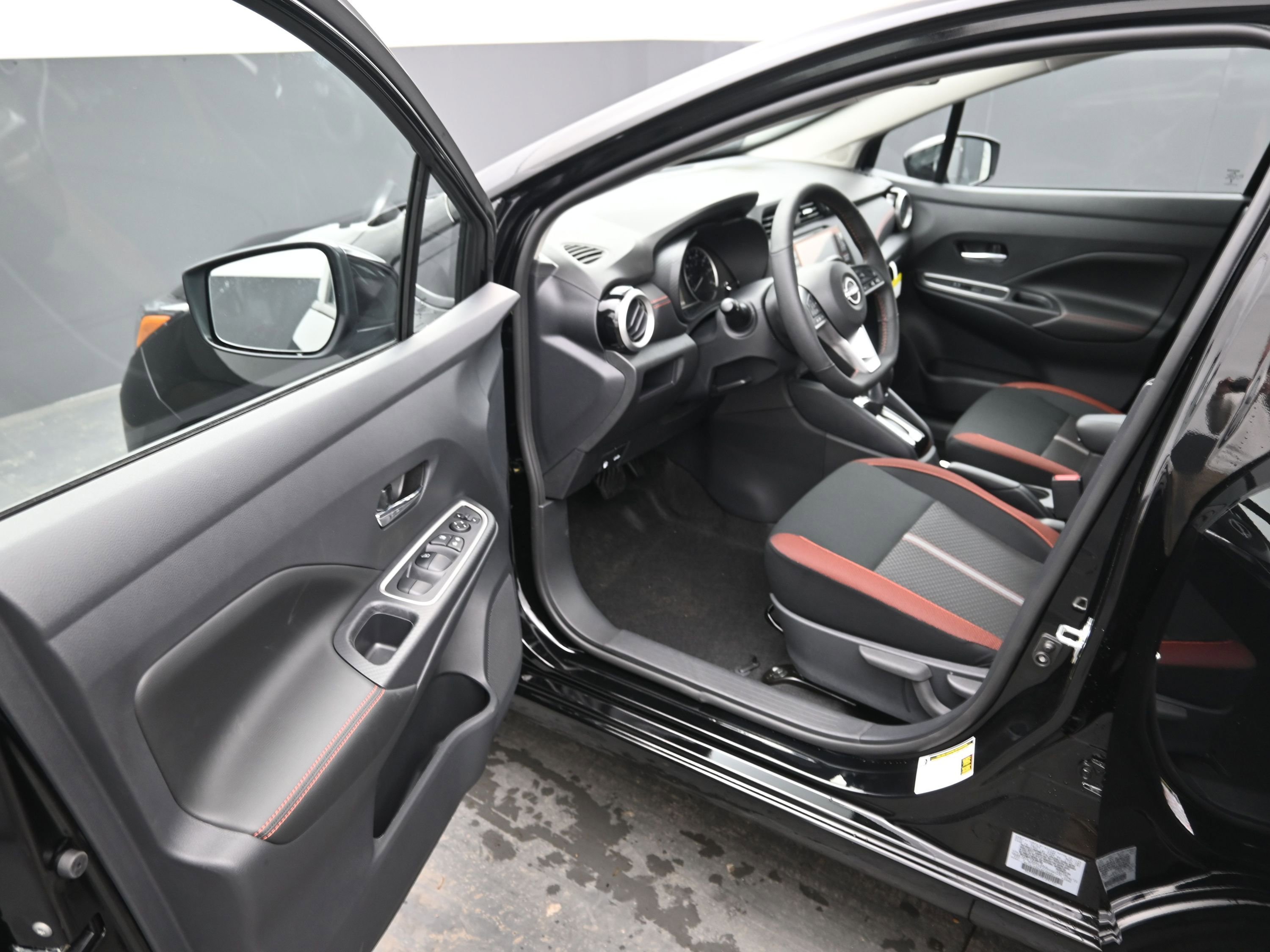 New 2025 Nissan Versa SR image 10