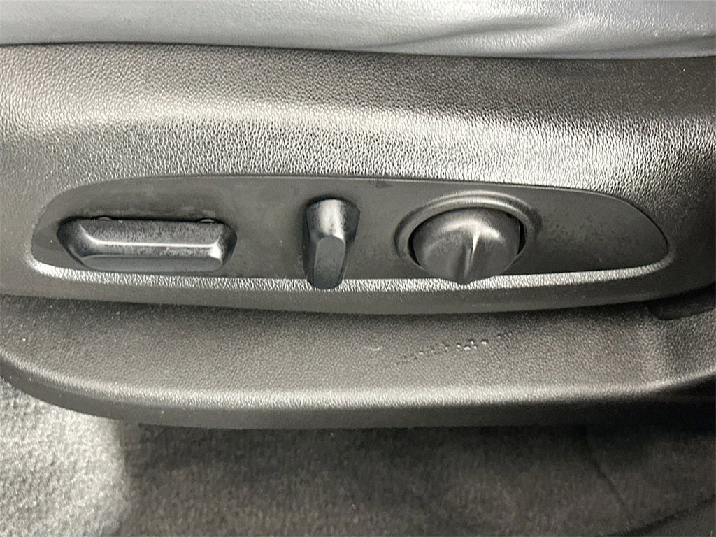 Used 2019 Buick Enclave Essence image 19