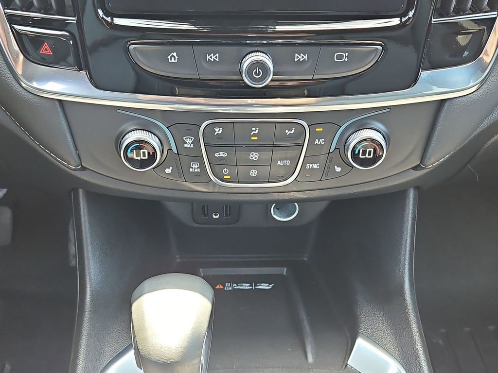 Used 2023 Chevrolet Traverse LT FWD image 14