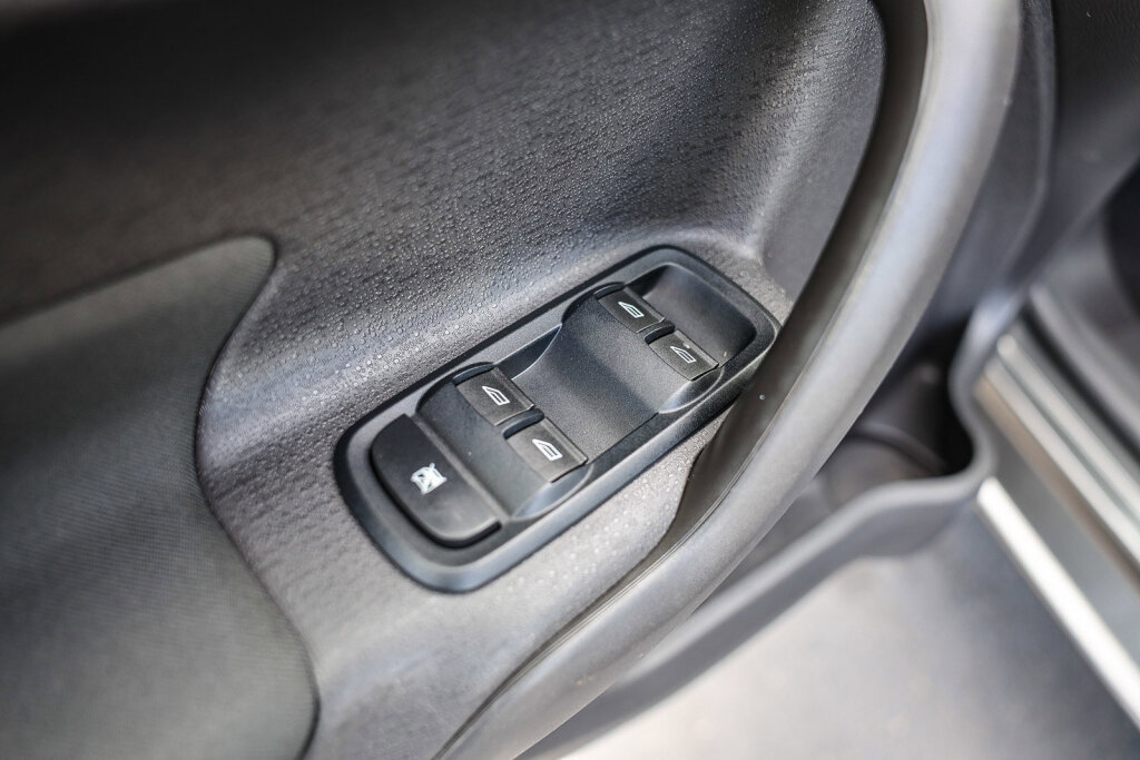 Used 2016 Ford Fiesta SE image 9