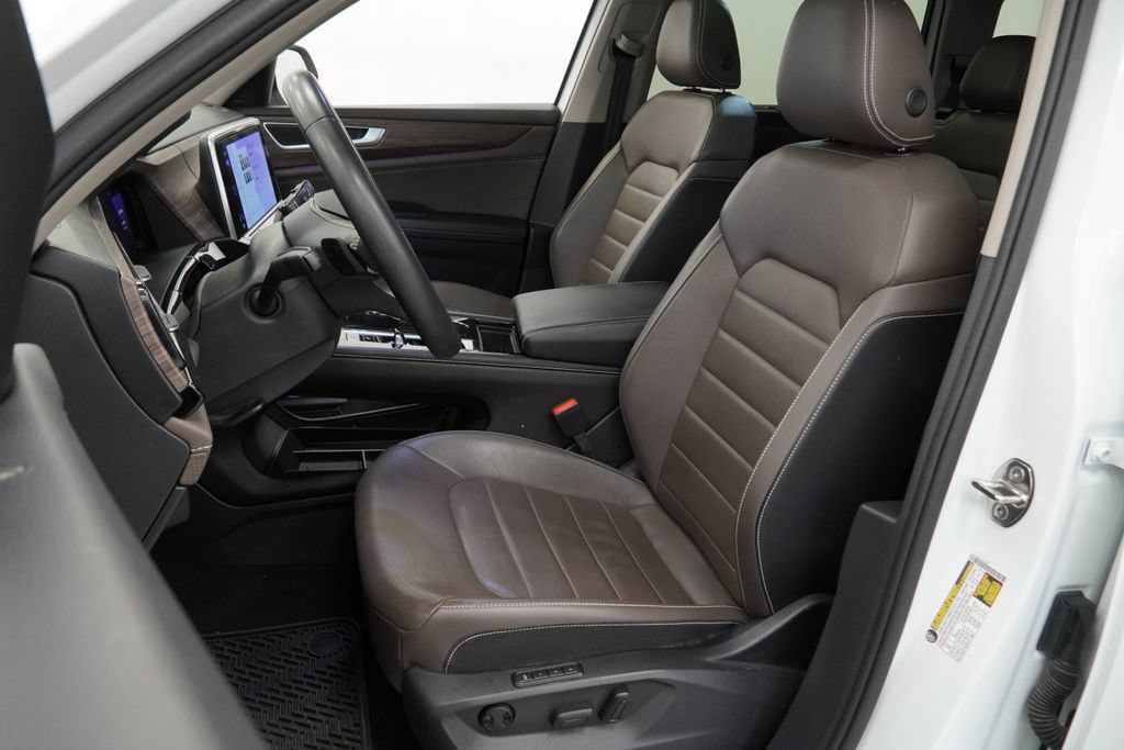 Used 2024 Volkswagen Atlas SEL AWD/4WD image 6