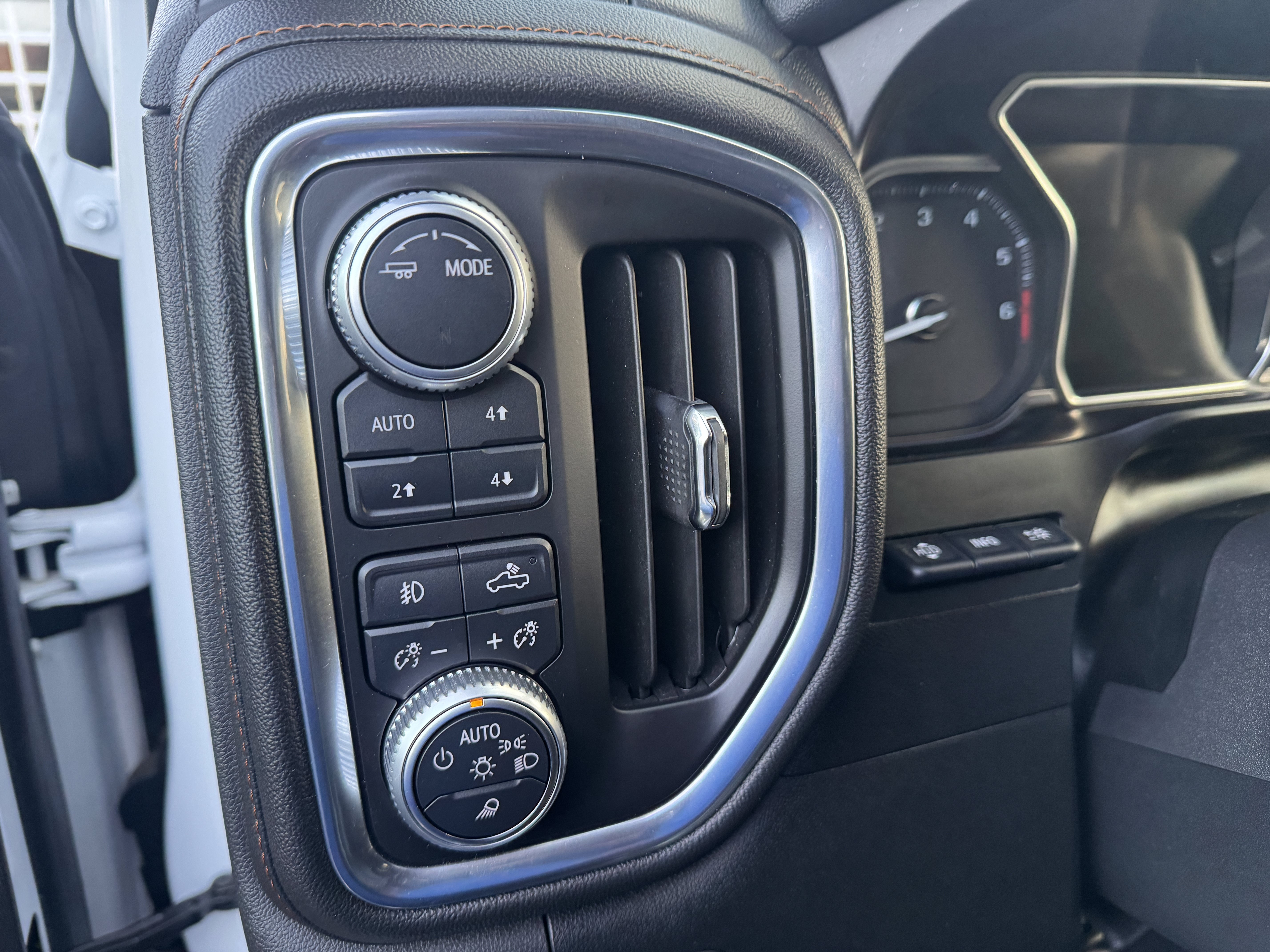 Used 2020 GMC Sierra 1500 AT4 w/ AT4 Premium Package AWD/4WD image 33