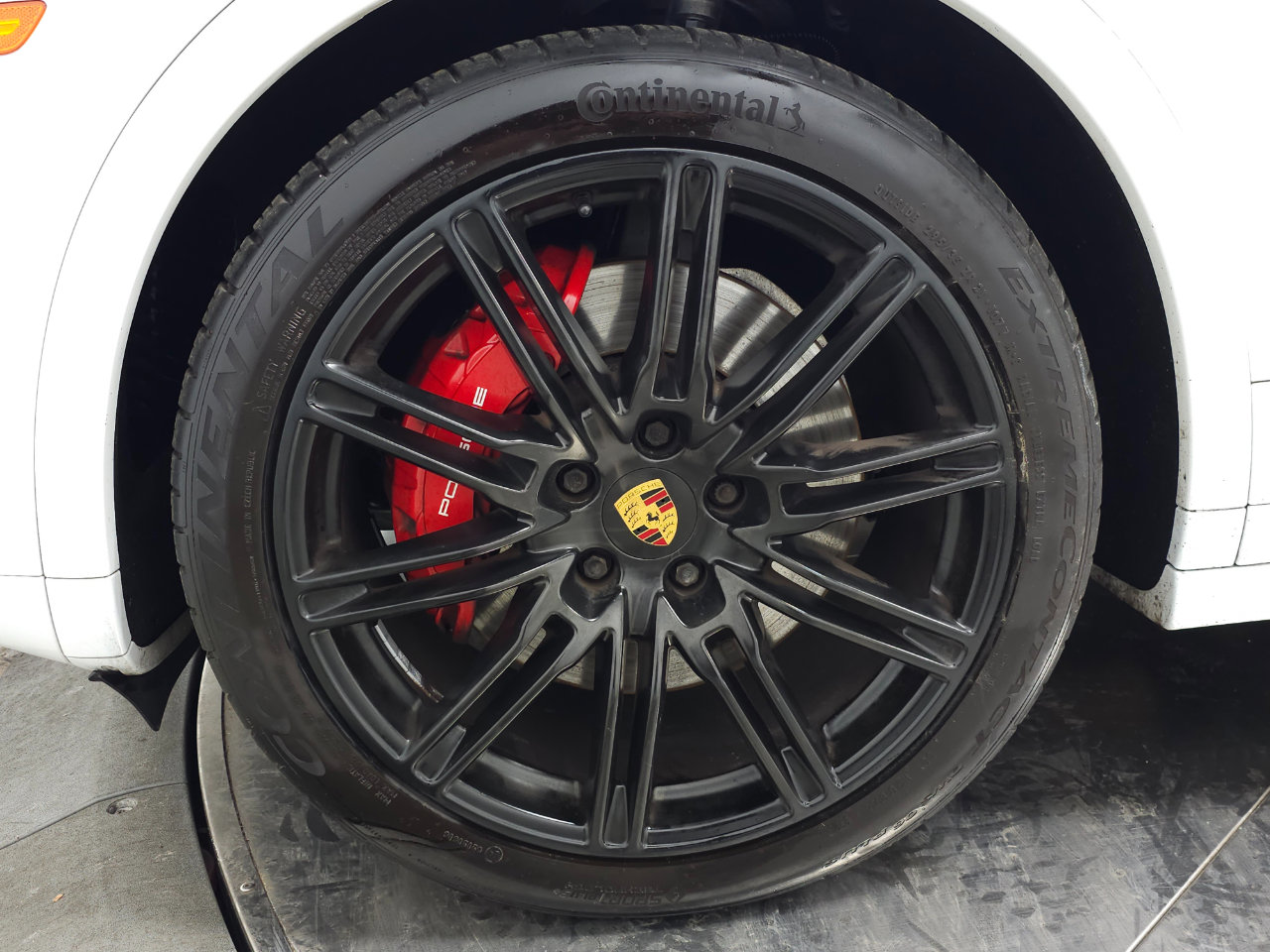 Used 2016 Porsche Cayenne GTS w/ Premium Package Plus image 36