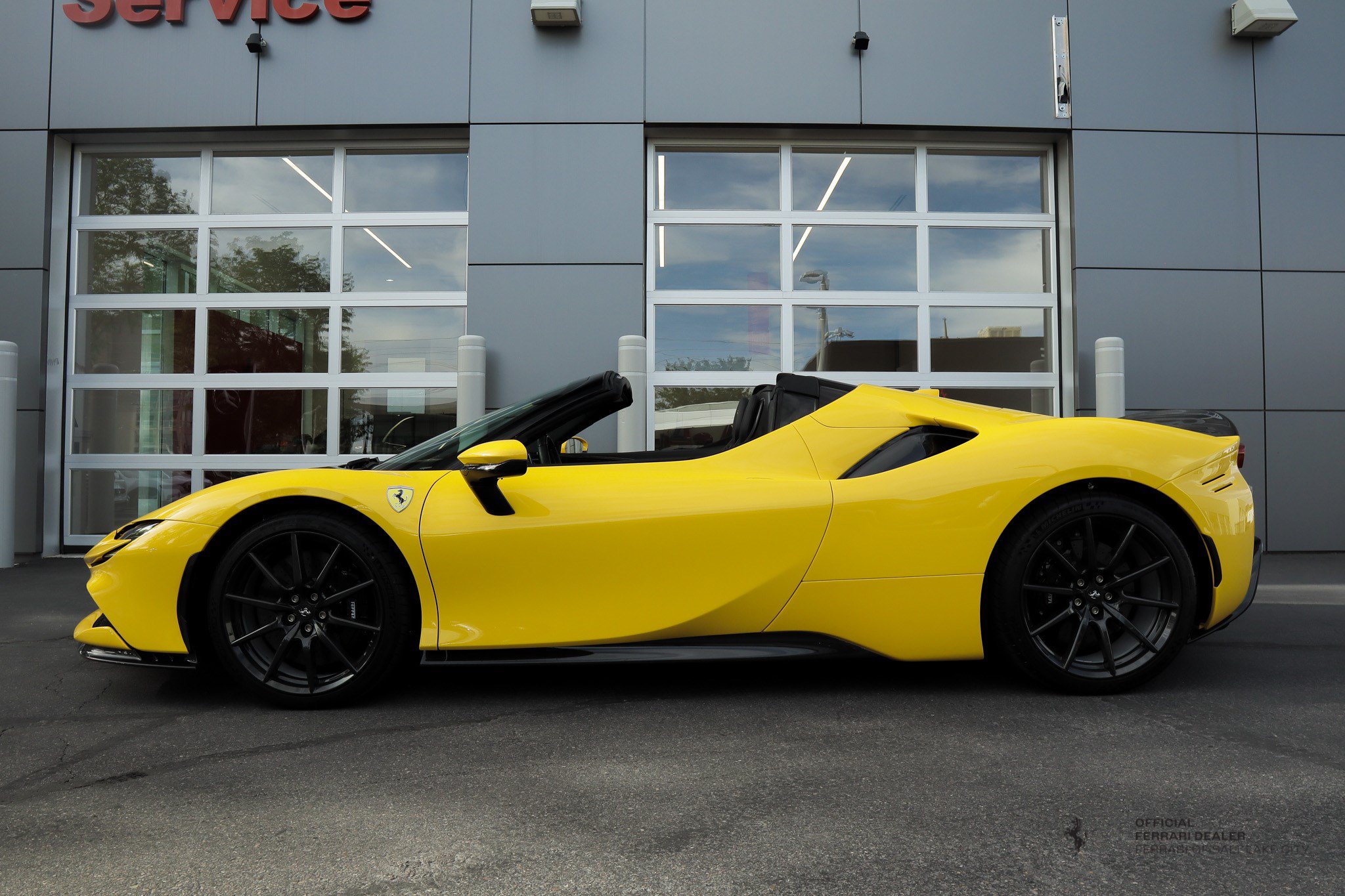 Used 2022 Ferrari SF90 Spider AWD/4WD image 2