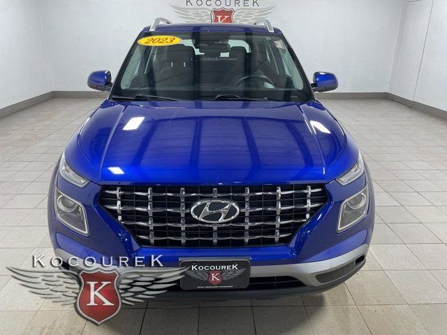 Used 2023 Hyundai Venue SEL image 2