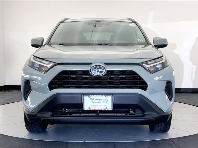 Used 2022 Toyota RAV4 XLE w/ Convenience Package image 3