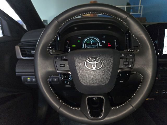 Used 2025 Toyota Camry SE image 14