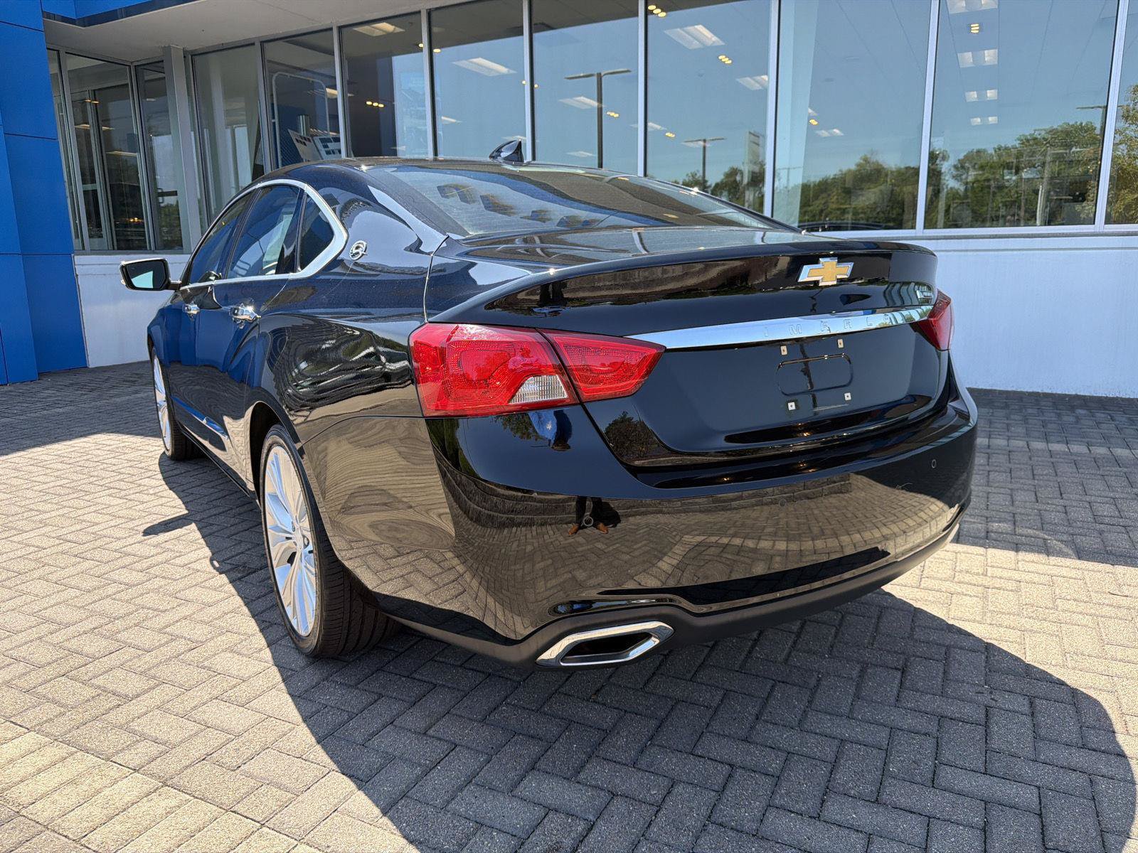 Used 2018 Chevrolet Impala Premier w/ Premier Confidence Package FWD image 3