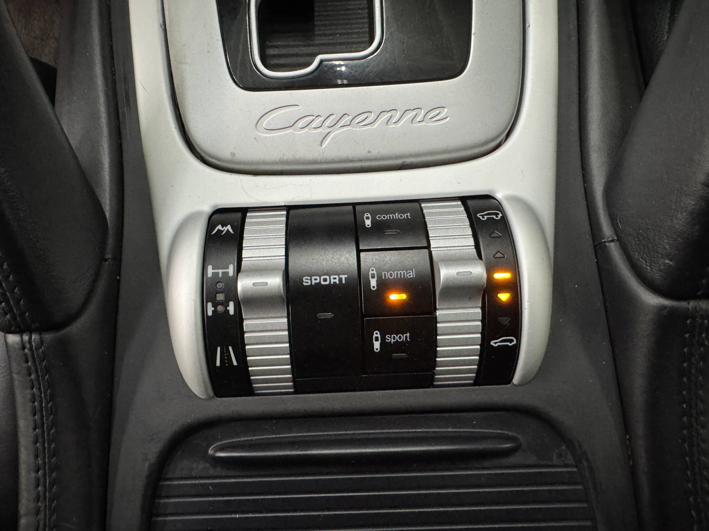 Used 2008 Porsche Cayenne Turbo AWD/4WD image 24