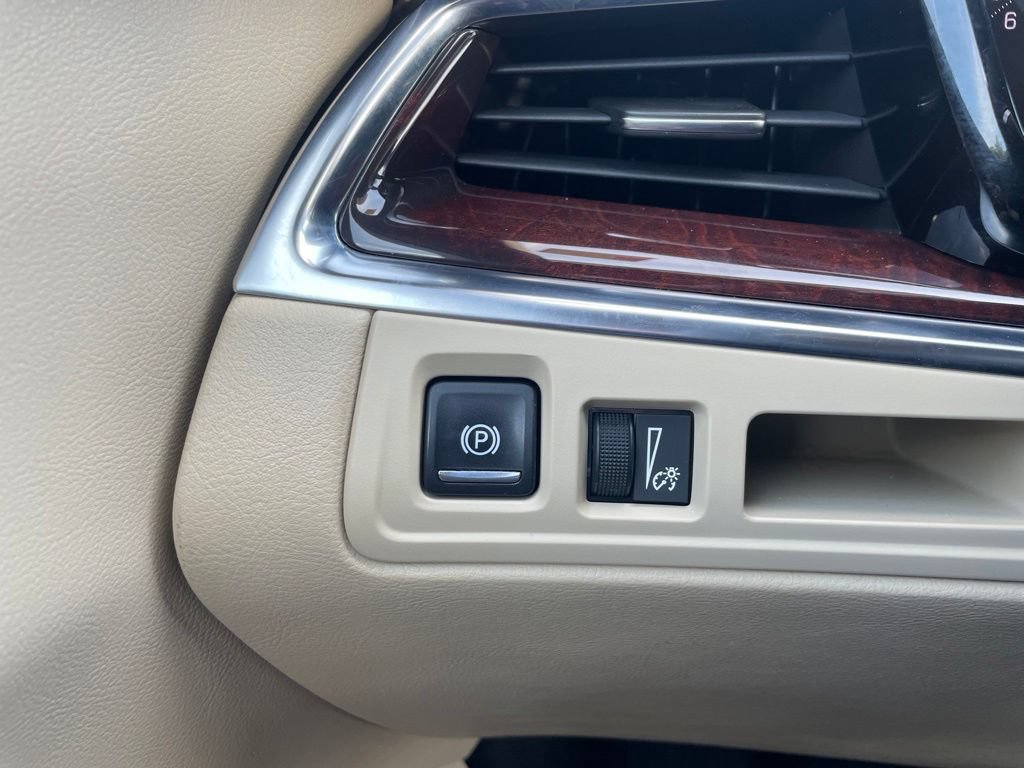 Used 2018 Cadillac XT5 Luxury AWD/4WD image 23