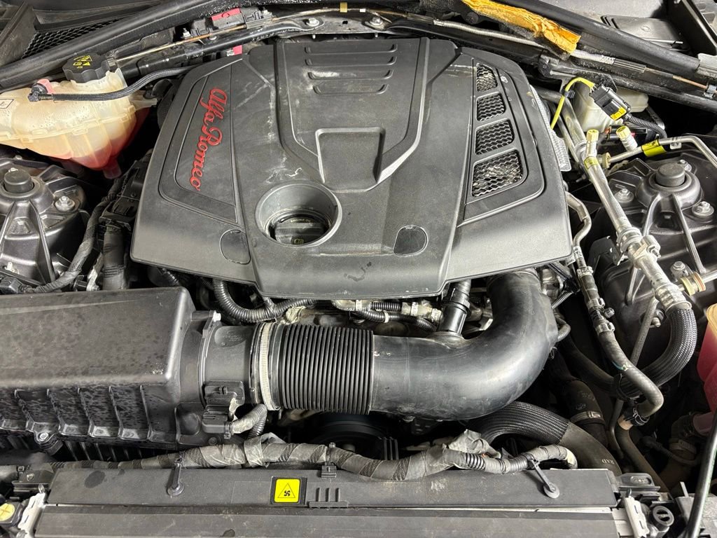 Used 2019 Alfa Romeo Giulia image 40