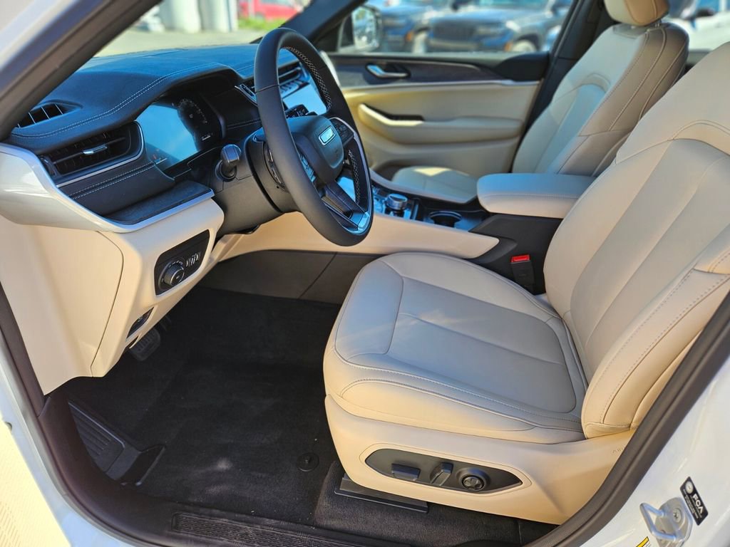 New 2025 Jeep Grand Cherokee Limited image 18