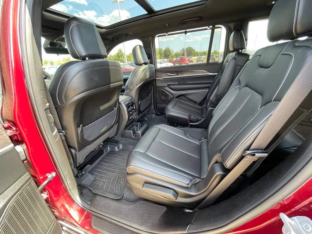 Used 2025 Jeep Grand Cherokee L Limited w/ Luxury Tech Group II AWD/4WD image 23