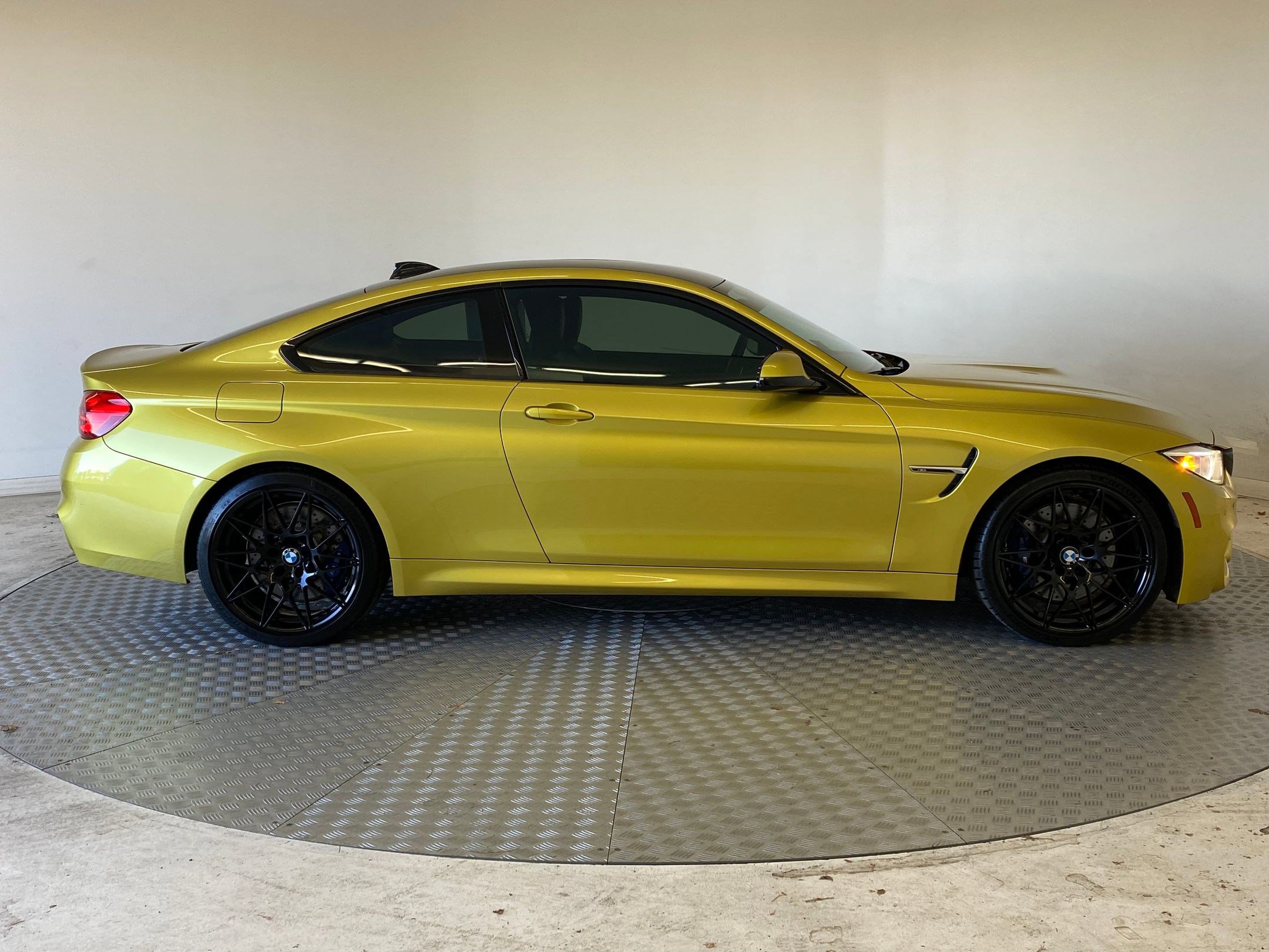 Used 2017 BMW M4 Coupe image 8