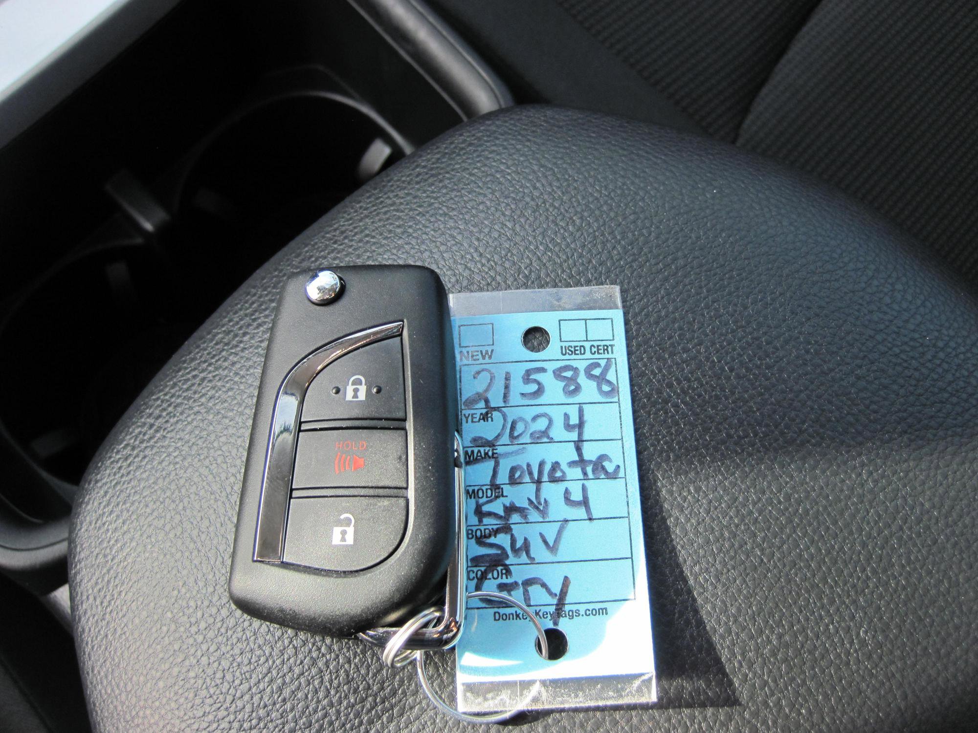 Used 2024 Toyota RAV4 LE image 17