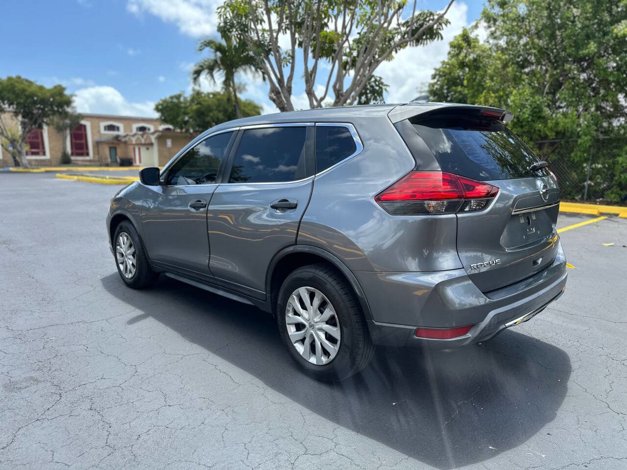 Used 2017 Nissan Rogue S image 17