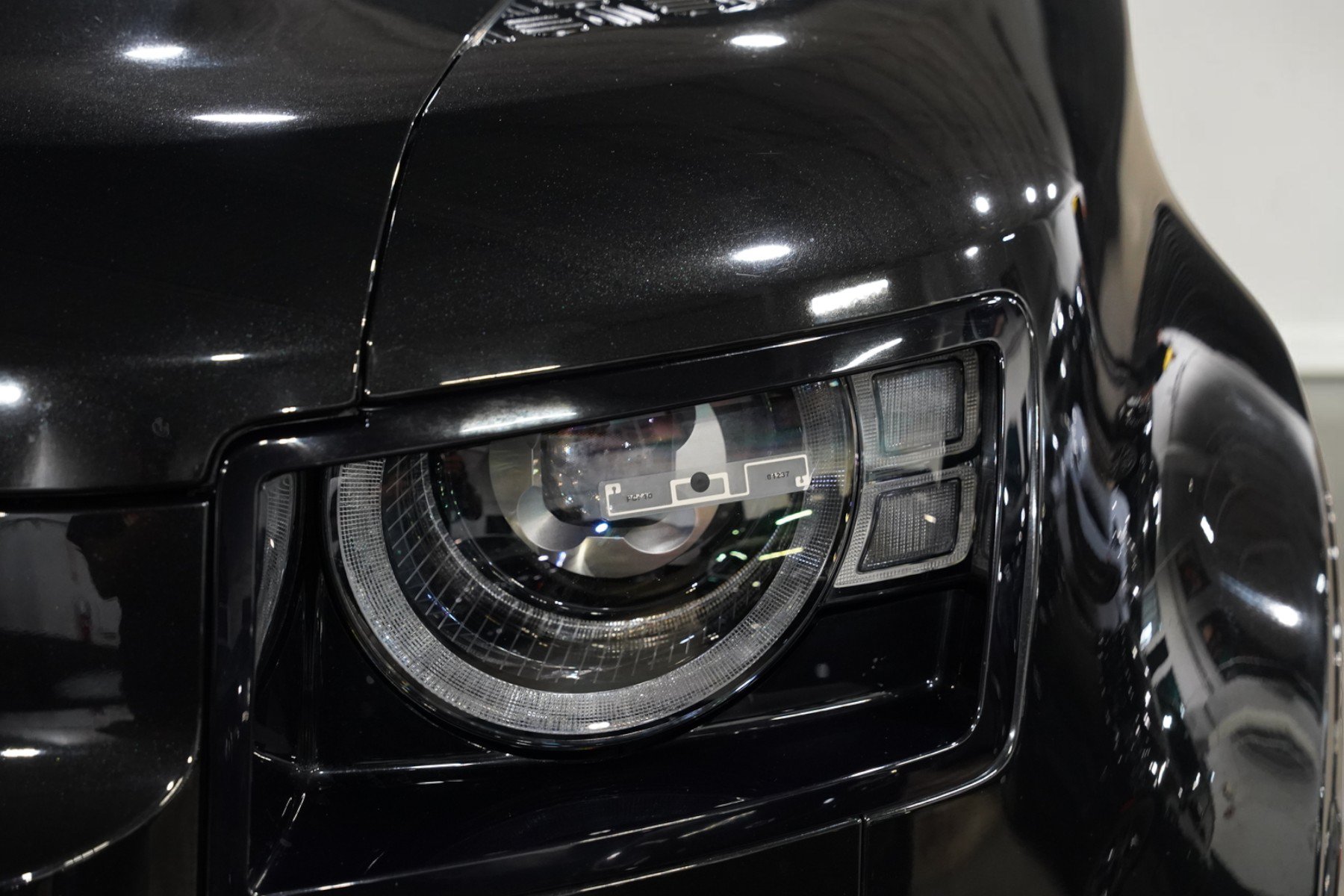 Used 2023 Land Rover Defender 110 X-Dynamic SE AWD/4WD image 19