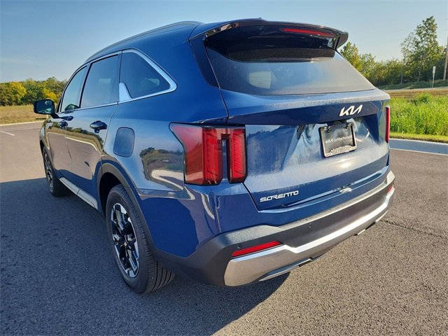 Used 2024 Kia Sorento S w/ Panoramic Sunroof Package image 6