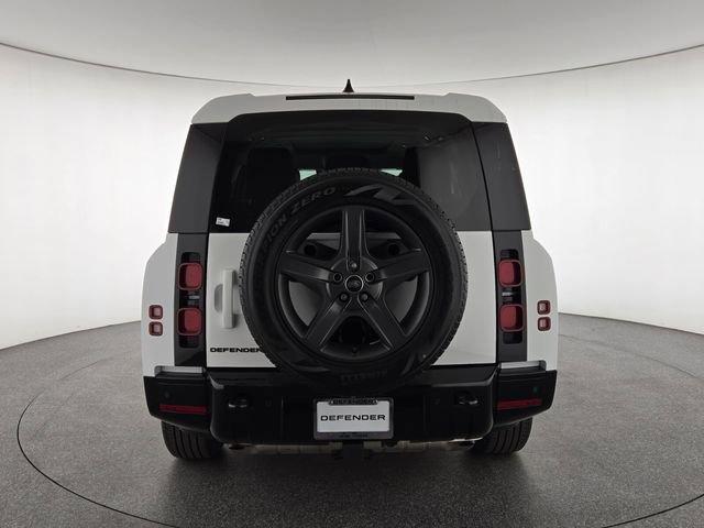 Used 2024 Land Rover Defender 130 X-Dynamic SE image 7