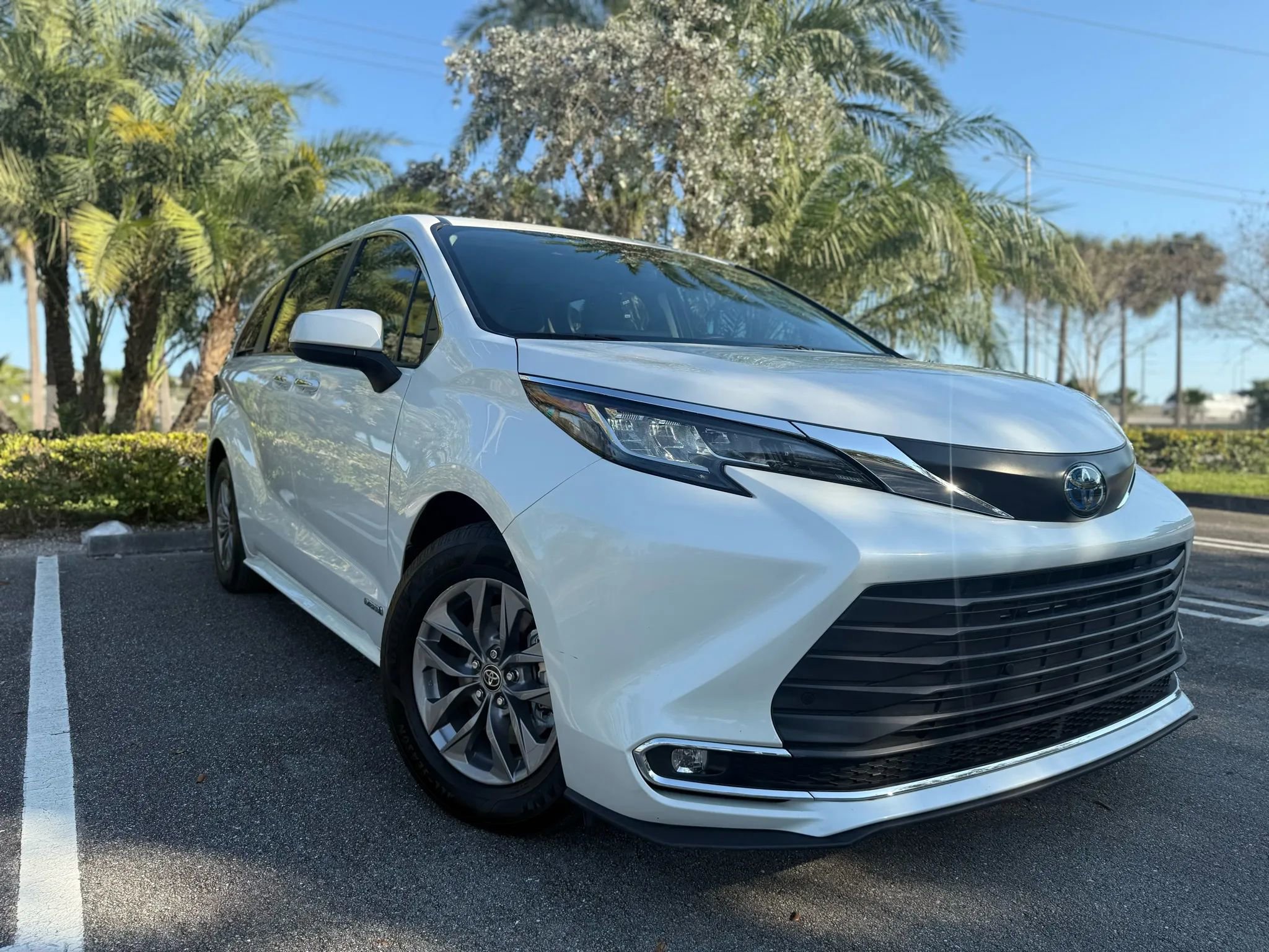 Used 2021 Toyota Sienna XLE