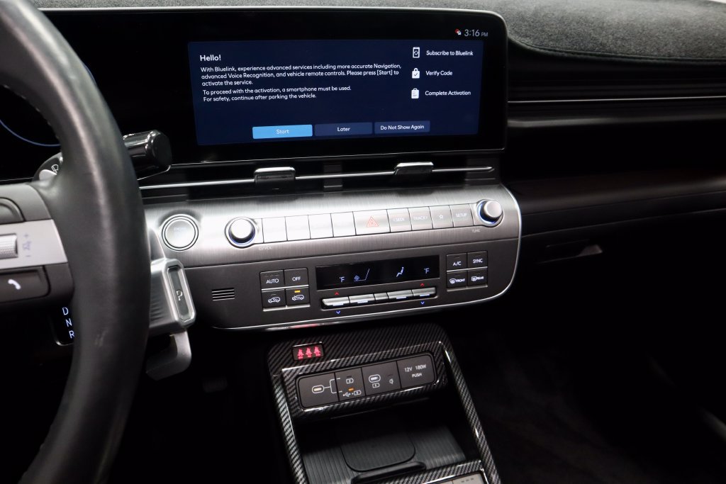 Used 2024 Hyundai Kona Limited AWD/4WD image 33