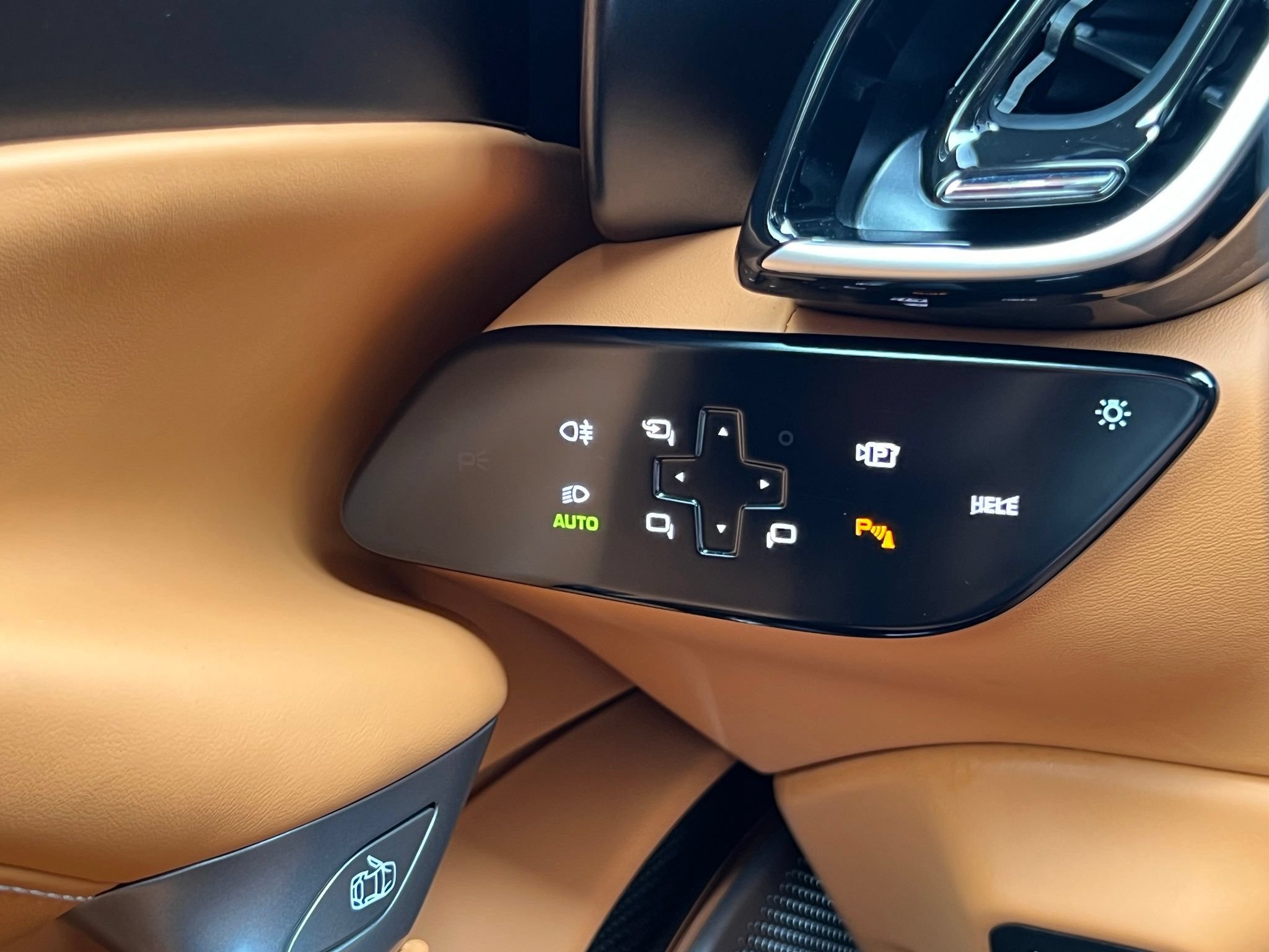 Used 2024 Ferrari Roma Spider RWD image 38