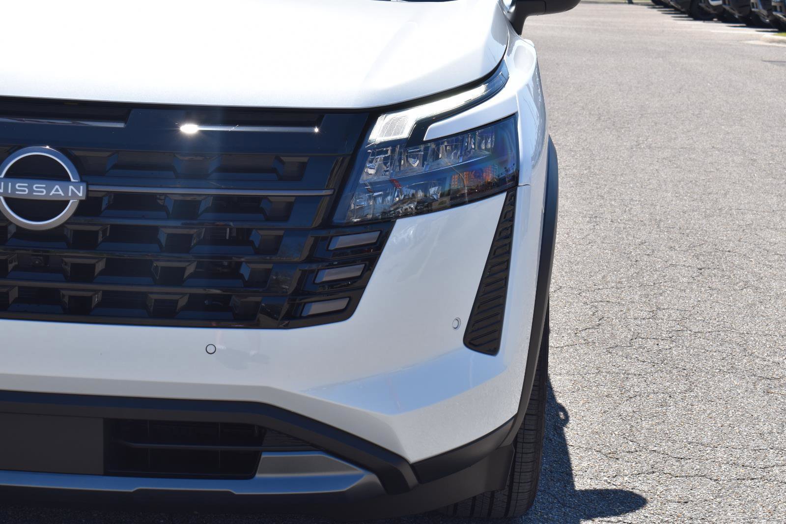 New 2026 Nissan Pathfinder Platinum image 18