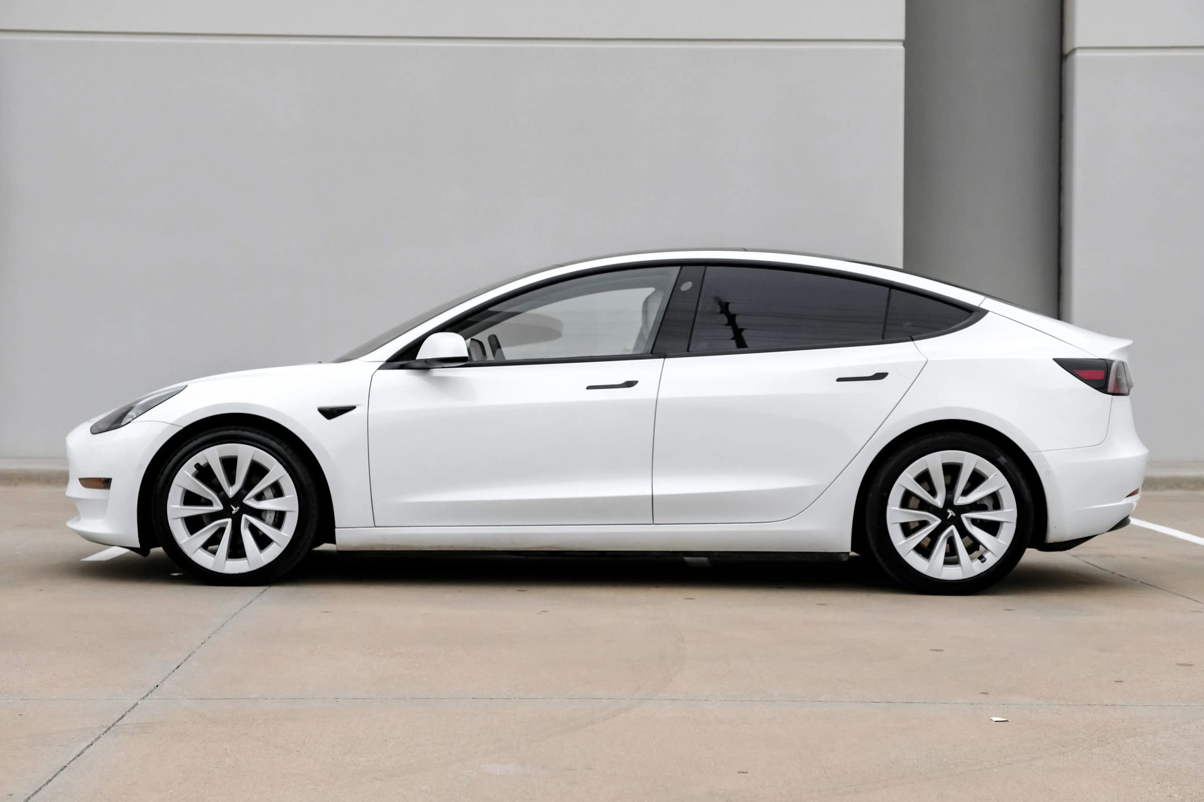 Used 2021 Tesla Model 3 Standard Range Plus RWD image 8