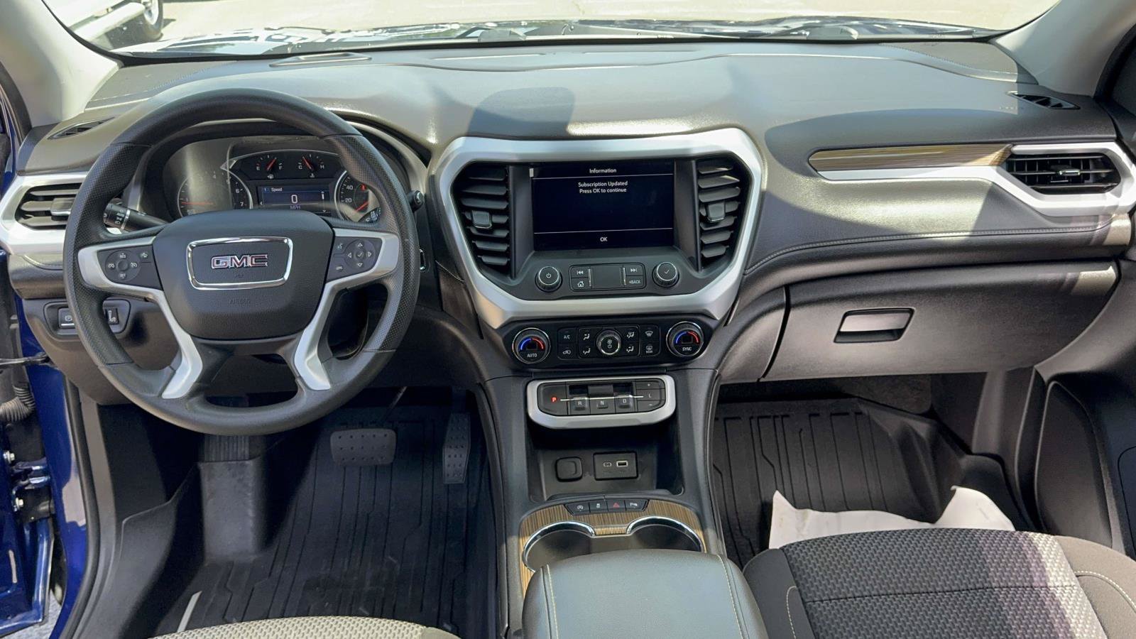 Used 2023 GMC Acadia SLE w/ Driver Convenience Package FWD image 15