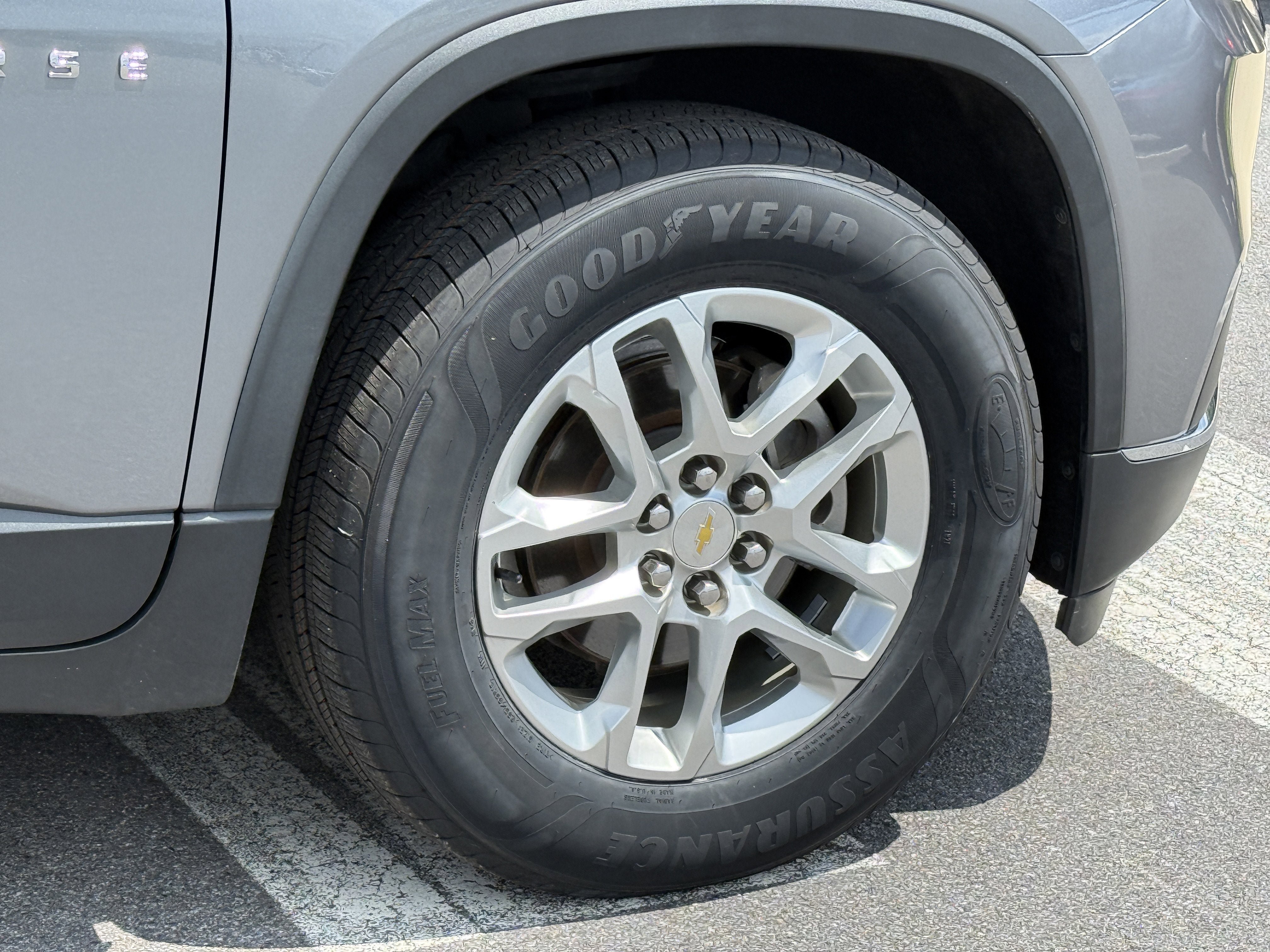 Used 2020 Chevrolet Traverse LT FWD image 12