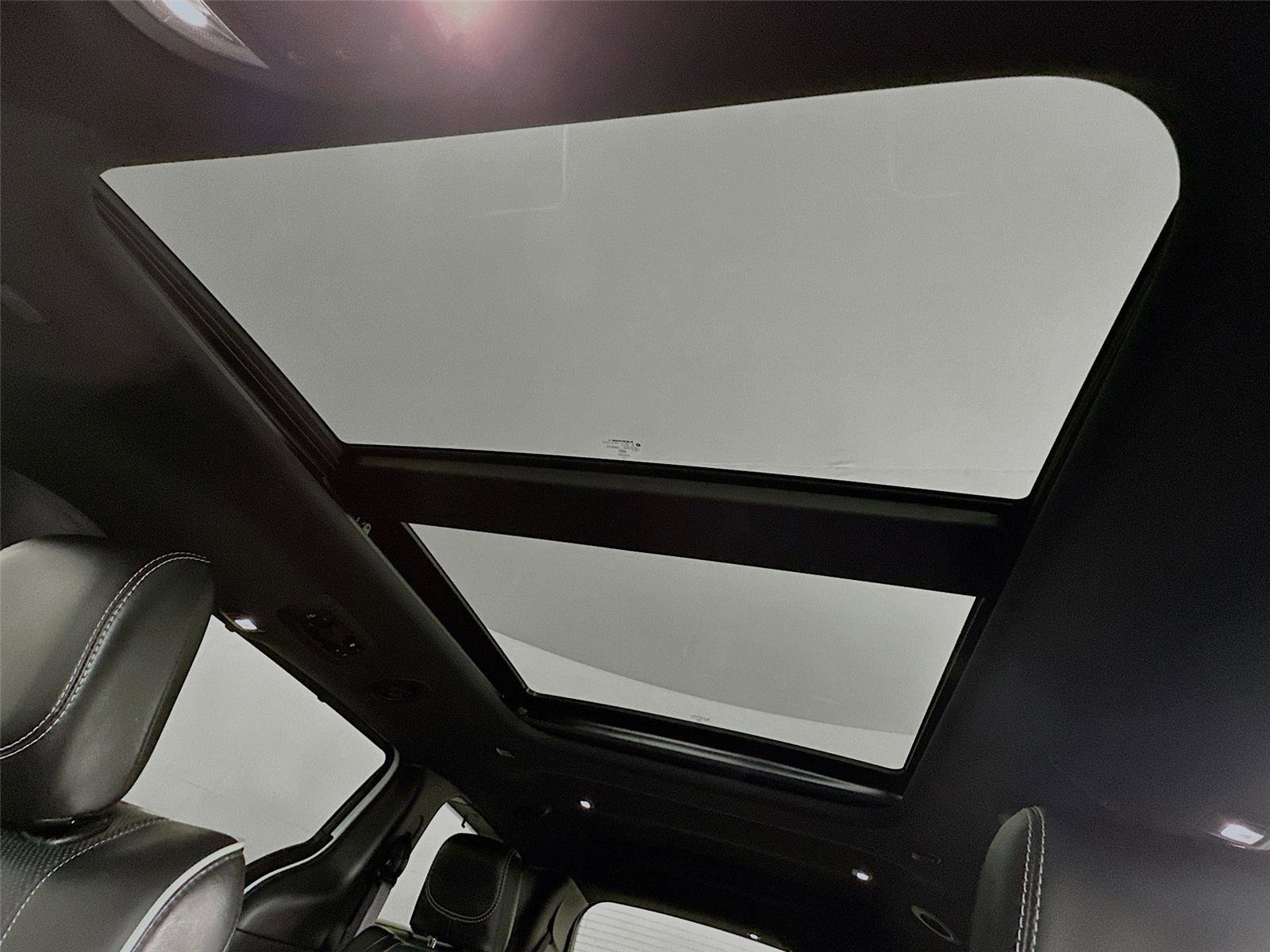 Used 2025 Chrysler Pacifica Limited image 14