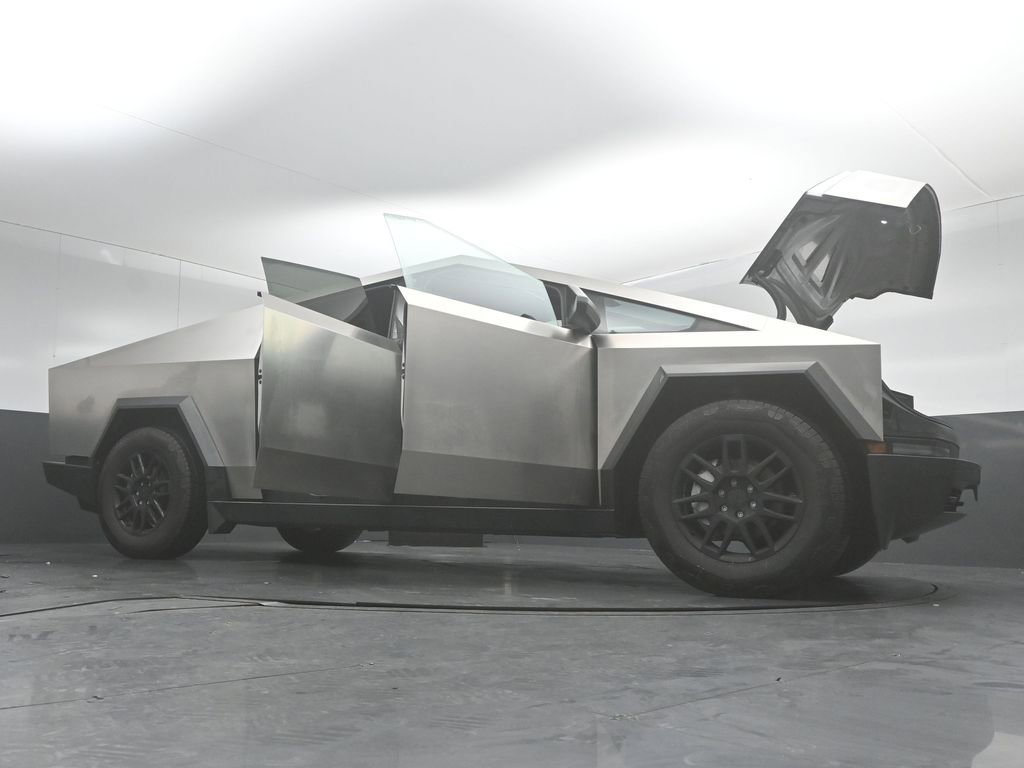 Used 2024 Tesla Cybertruck AWD Crew Cab image 42