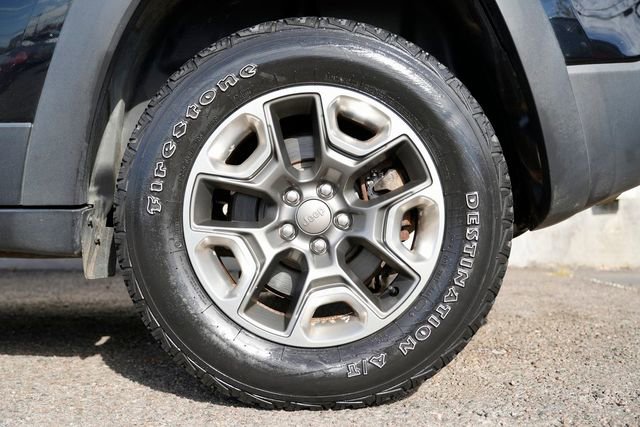 Used 2019 Jeep Cherokee Trailhawk w/ Cold Weather Group image 14