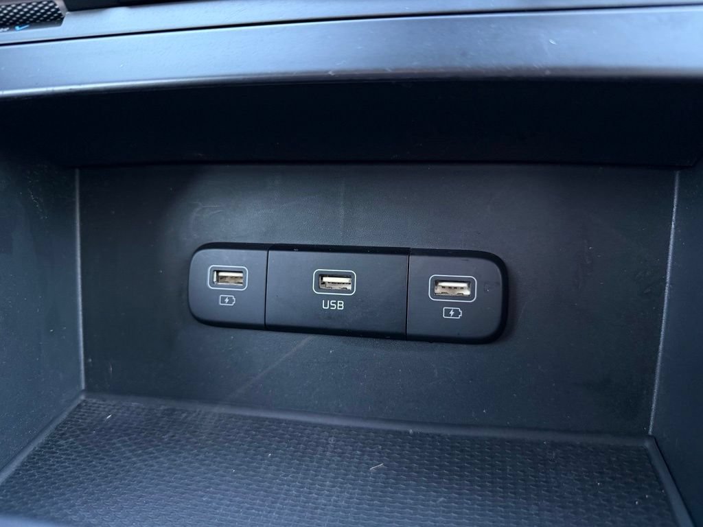 Certified 2024 Kia Carnival LX FWD image 21