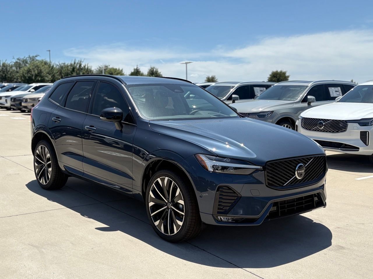 New 2026 Volvo XC60 B5 Ultra w/ Protection Package Premier AWD/4WD image 3