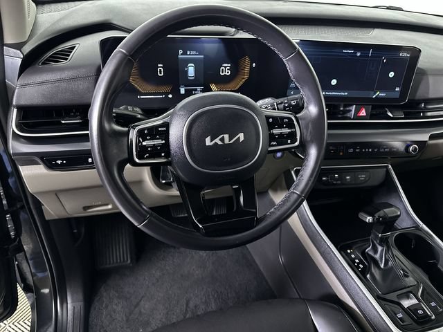 Used 2025 Kia Carnival FWD image 21